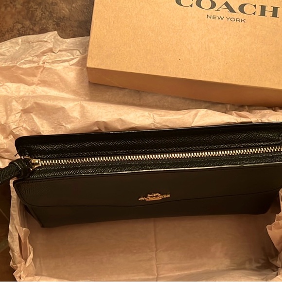 NWOT Leather Coach black clutch wristlet! Never used. Gold hardware. - Picture 8 of 8
